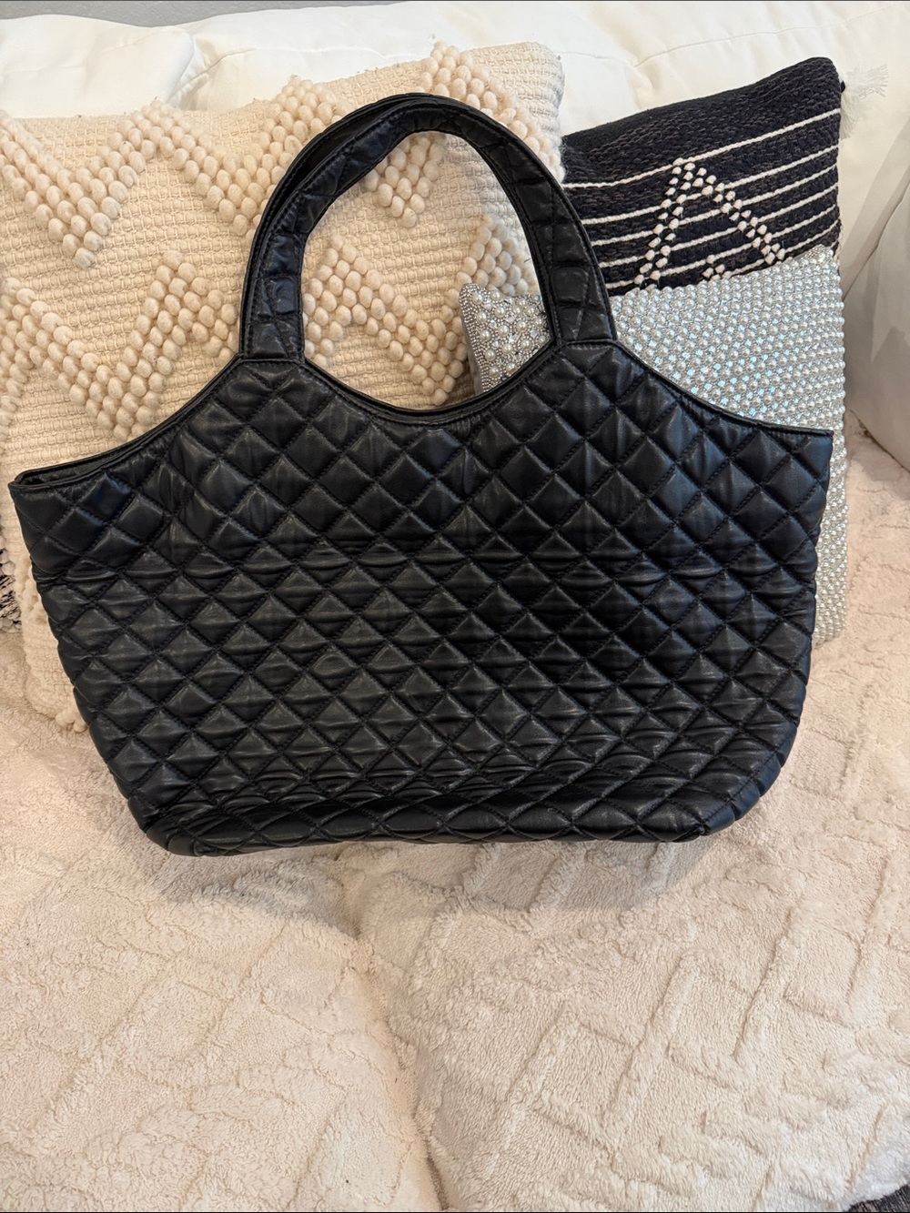 Saint Laurent Black Quilted Leather Tote with Gold Logo - Picture 2 of 6